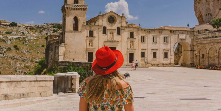 Mujer haciendo turismo